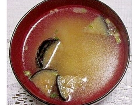 揚げ茄子とねぎの味噌汁(液体みそ)